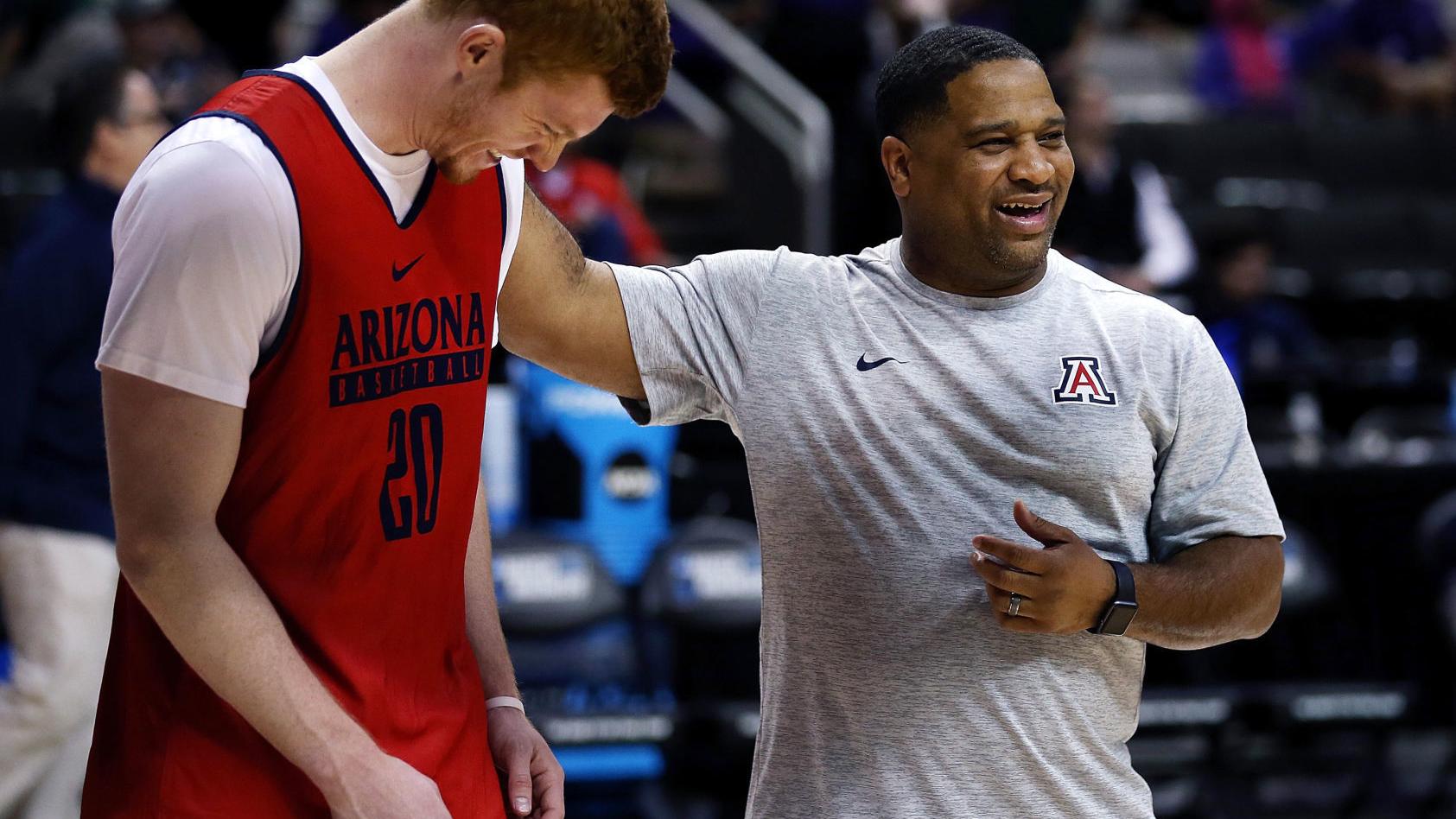 Federal judge sets Arizona assistant Book Richardson's bond at $100K in basketball scandal case